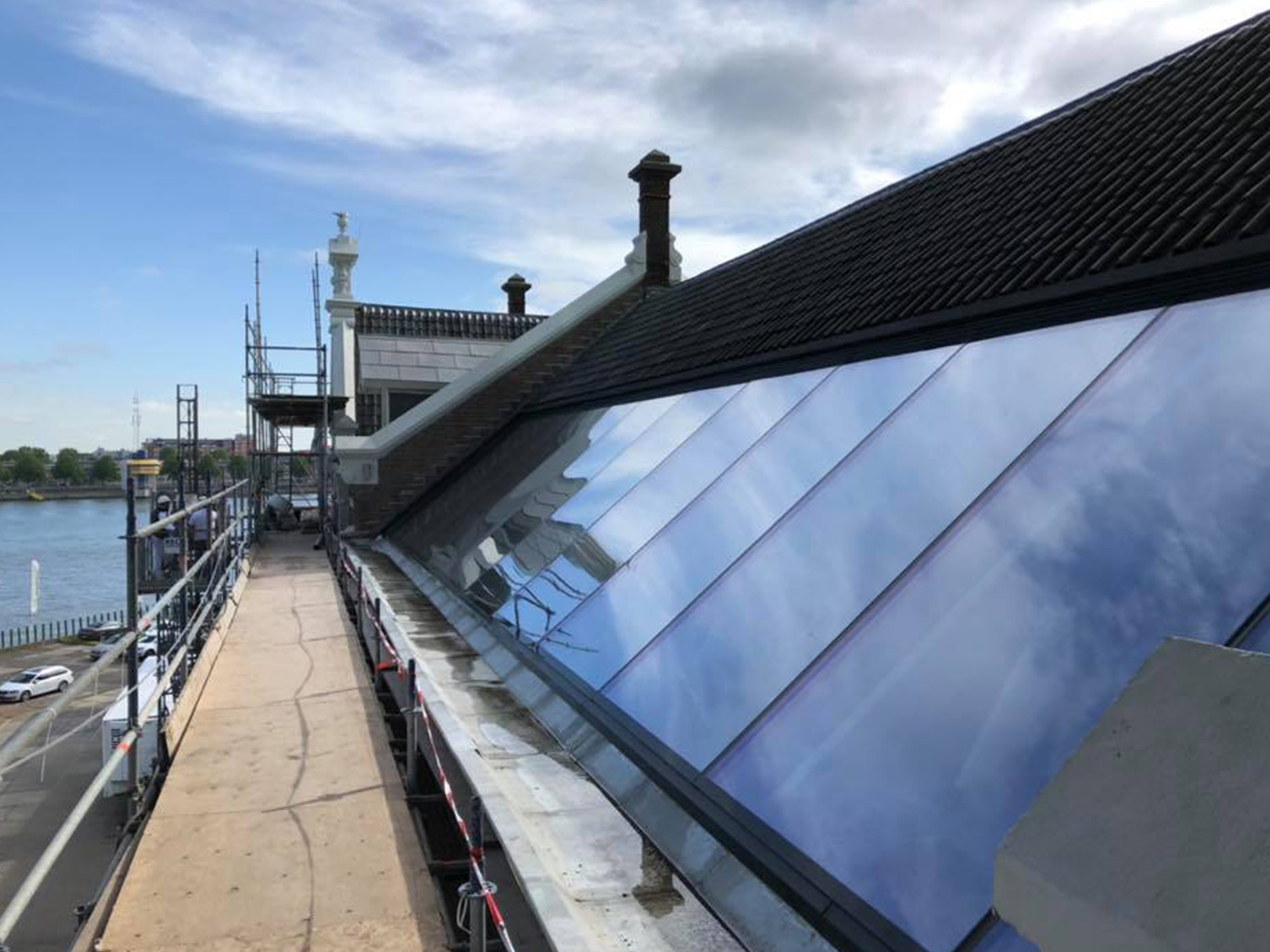 JDWA_19-05-10_UPDATE_ATTIC_GLASS ROOF